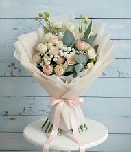 Букет цветов из:  Розы и Лизиантусы в Юрюзани