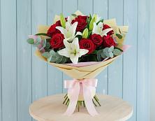 Букет цветов из:  Лилии и Розы в Юрюзани