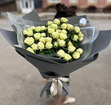 Букет Белые кустовые розы Солинеро в Юрюзани