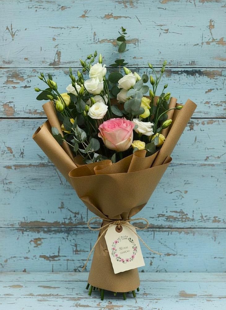 Букет цветов из: Розы и Лизиантусы в Юрюзани