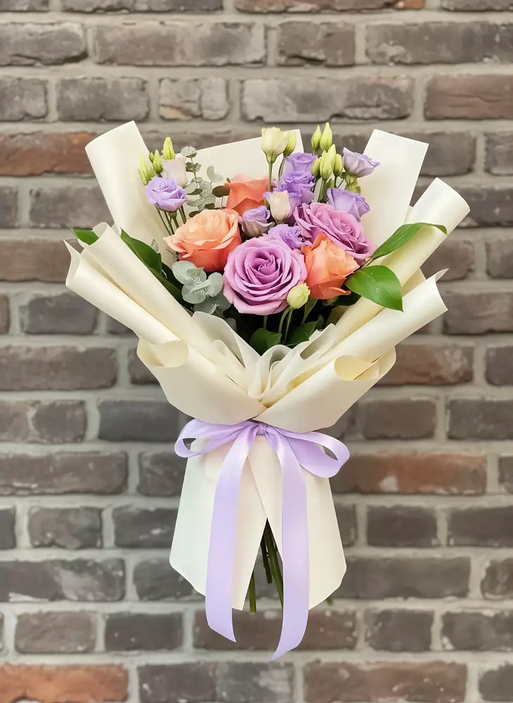 Букет цветов из: Лизиантусы и Розы в Юрюзани