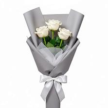Букет 3 белые розы в Юрюзани