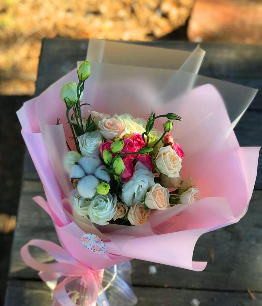 Букет цветов из: Розы и Лизиантусы в Юрюзани