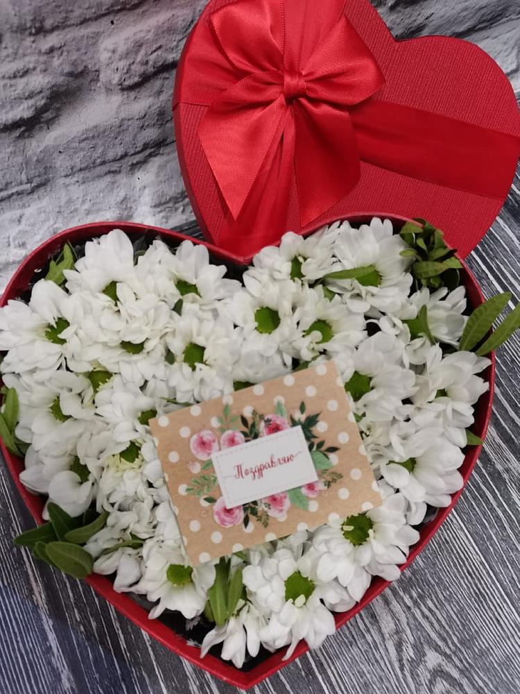 Цветочная композиция из Хризантемы в виде сердца в Юрюзани