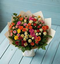 Букет Микс из разноцветных кустовых роз в Юрюзани