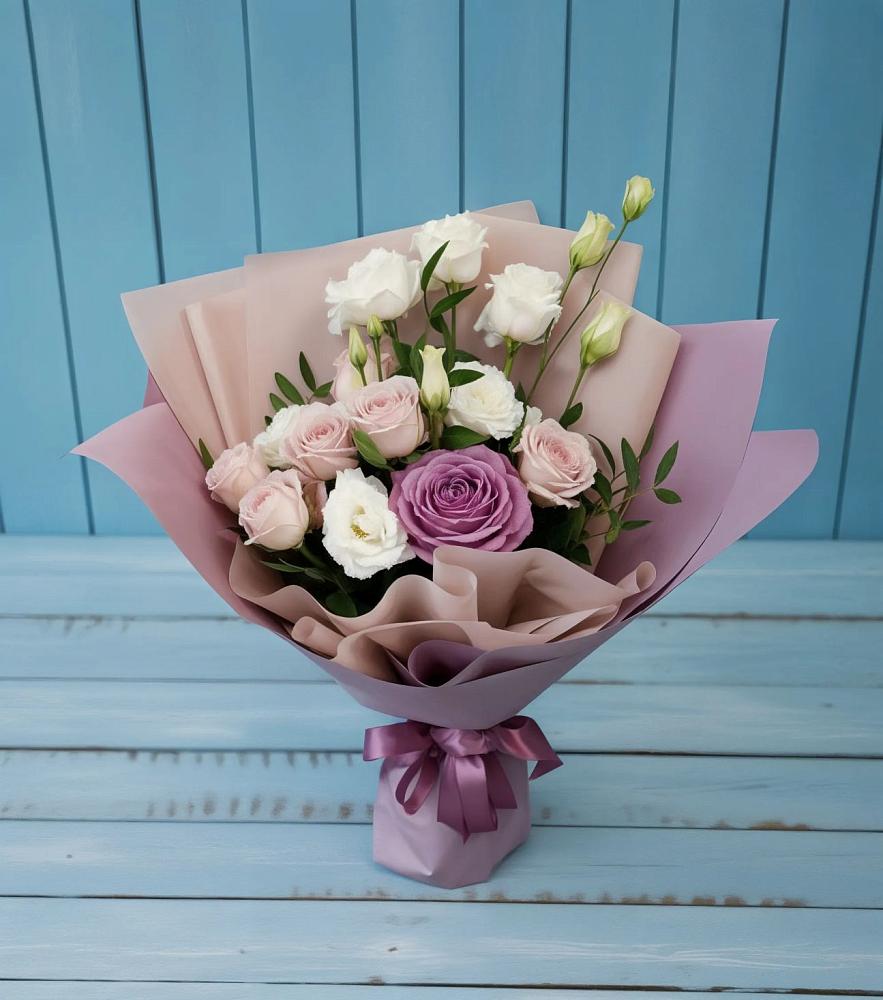 Букет цветов из: Розы и Лизиантусы в Юрюзани